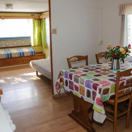 Camping Les Acacias * Saint-Paulet-de-Caisson